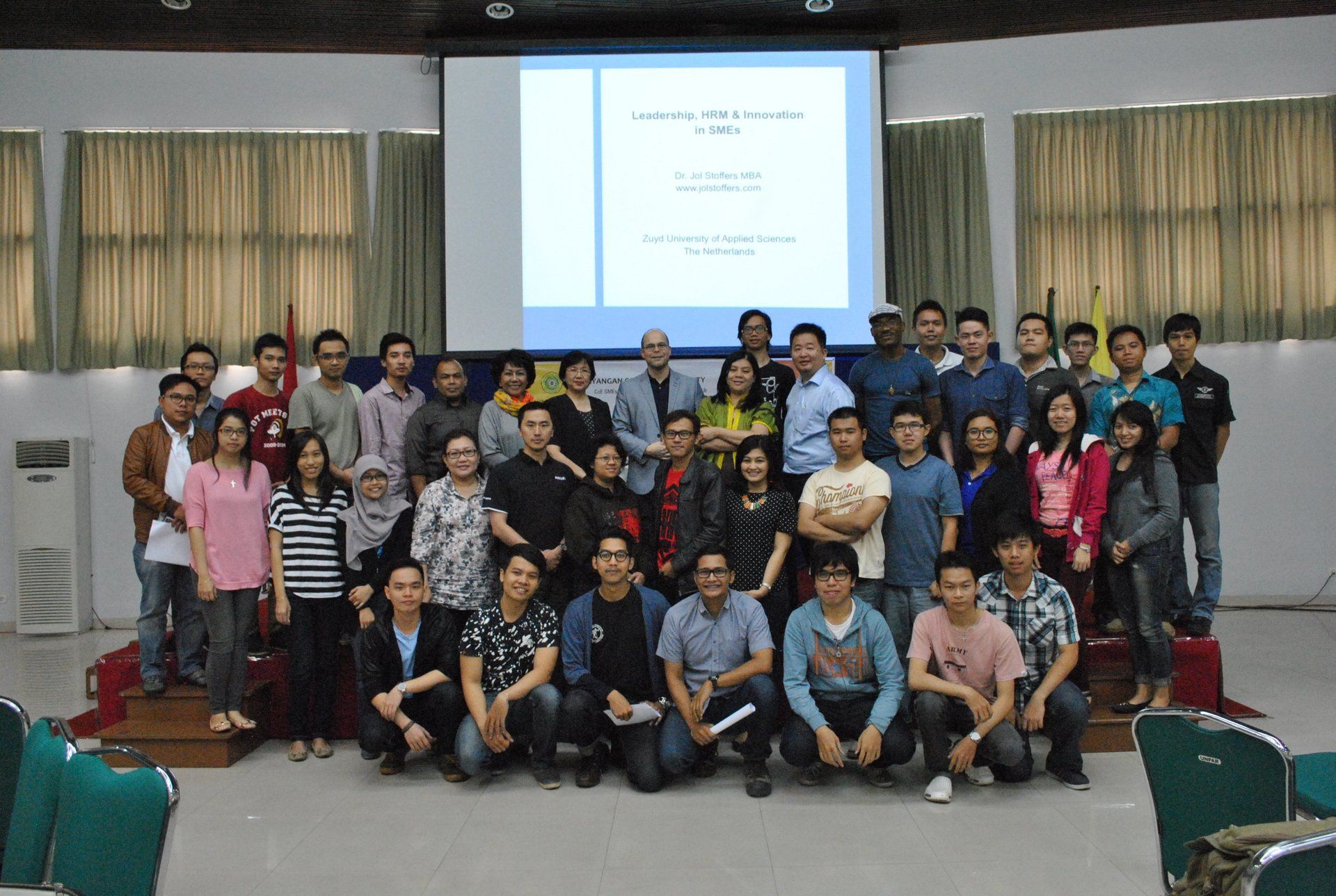 Picture of group from Unpar University at a lecture of Jol Stoffers