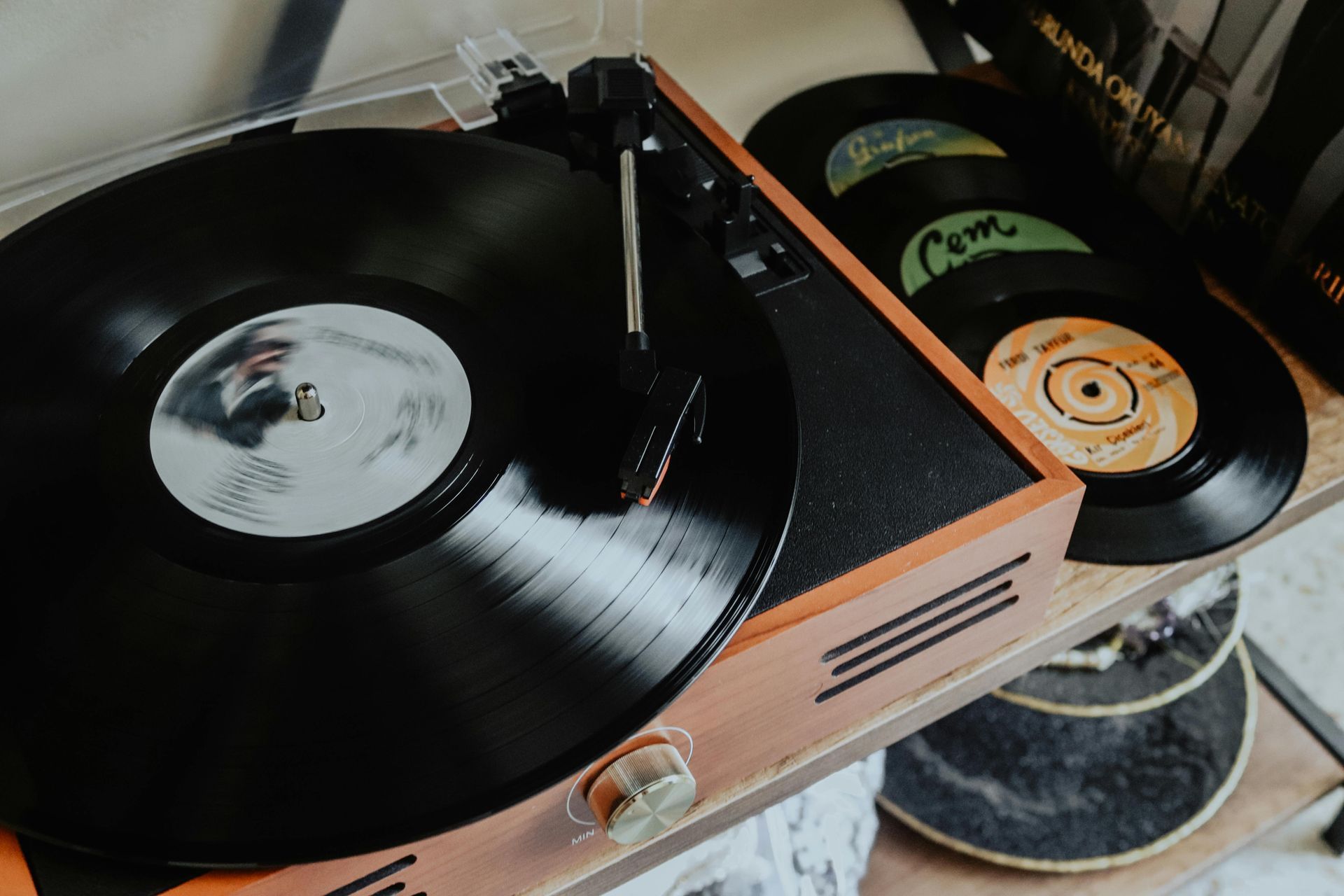 A record player is sitting on a table in a living room.