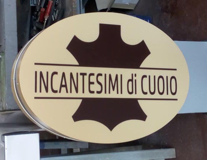 insegna incantesimi di cuoio