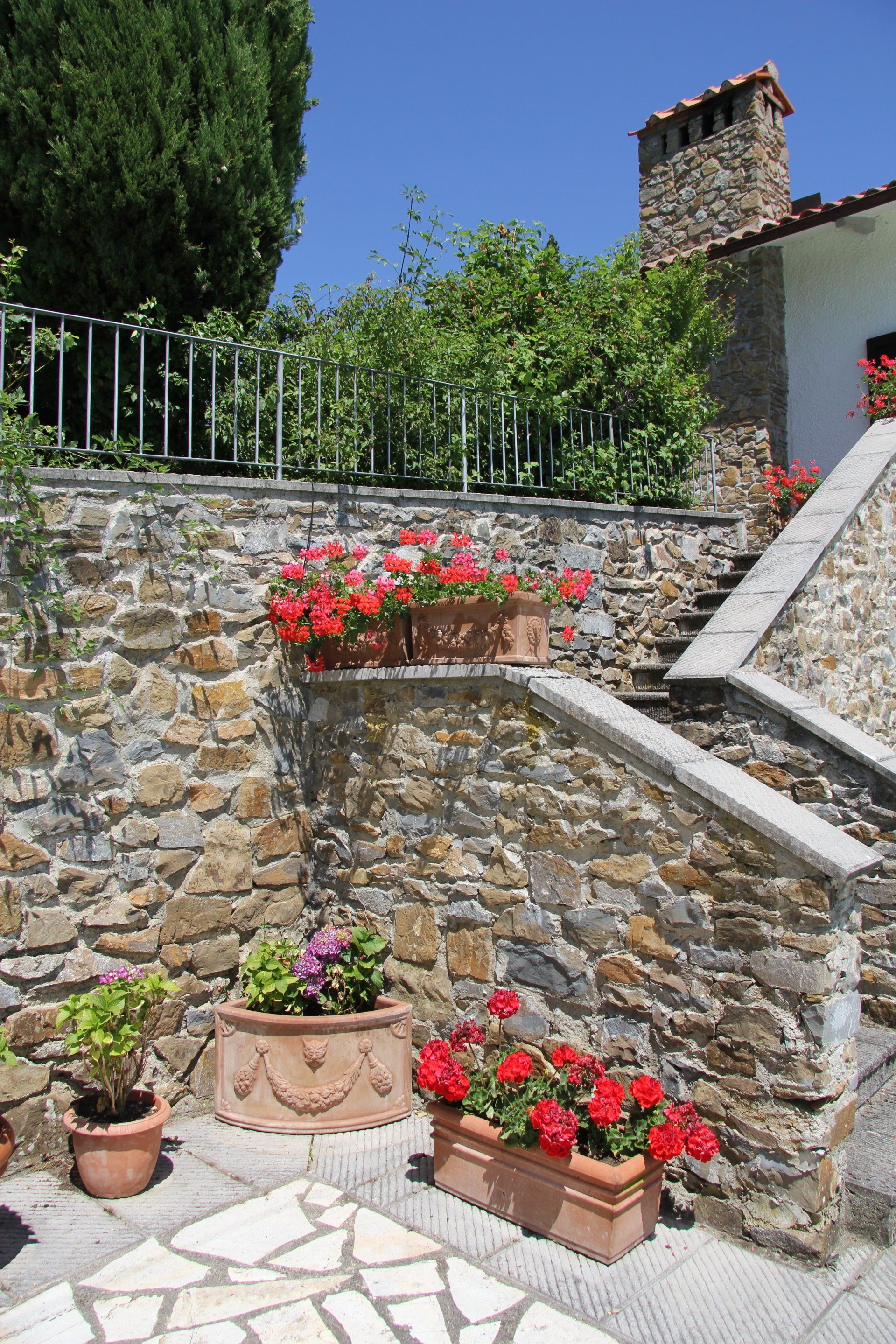 De trap naar het zwembad