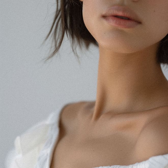 A close up of a woman 's neck and chest.