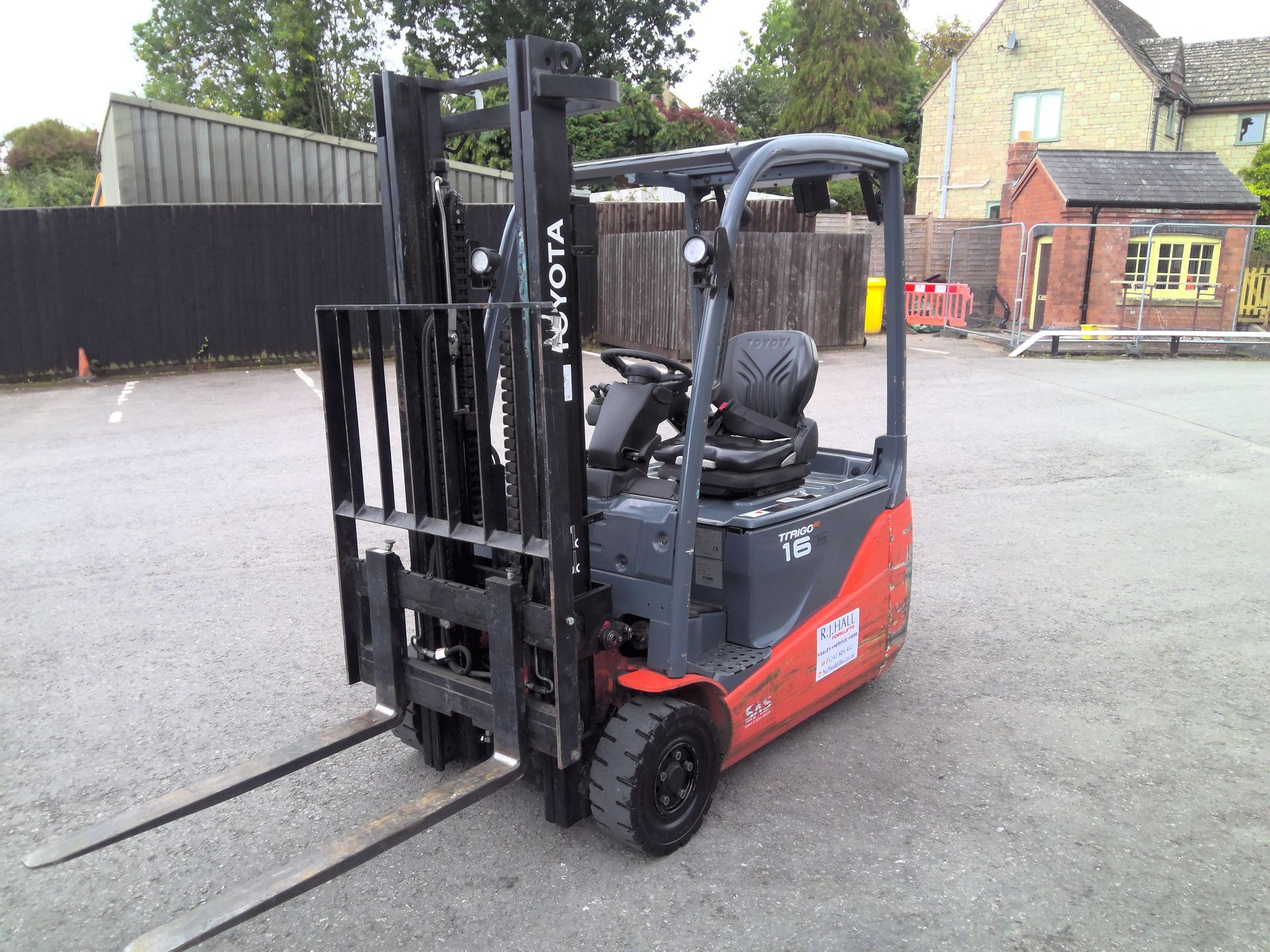 Toyota 8FBE16T 3 wheel Electric Forklift
