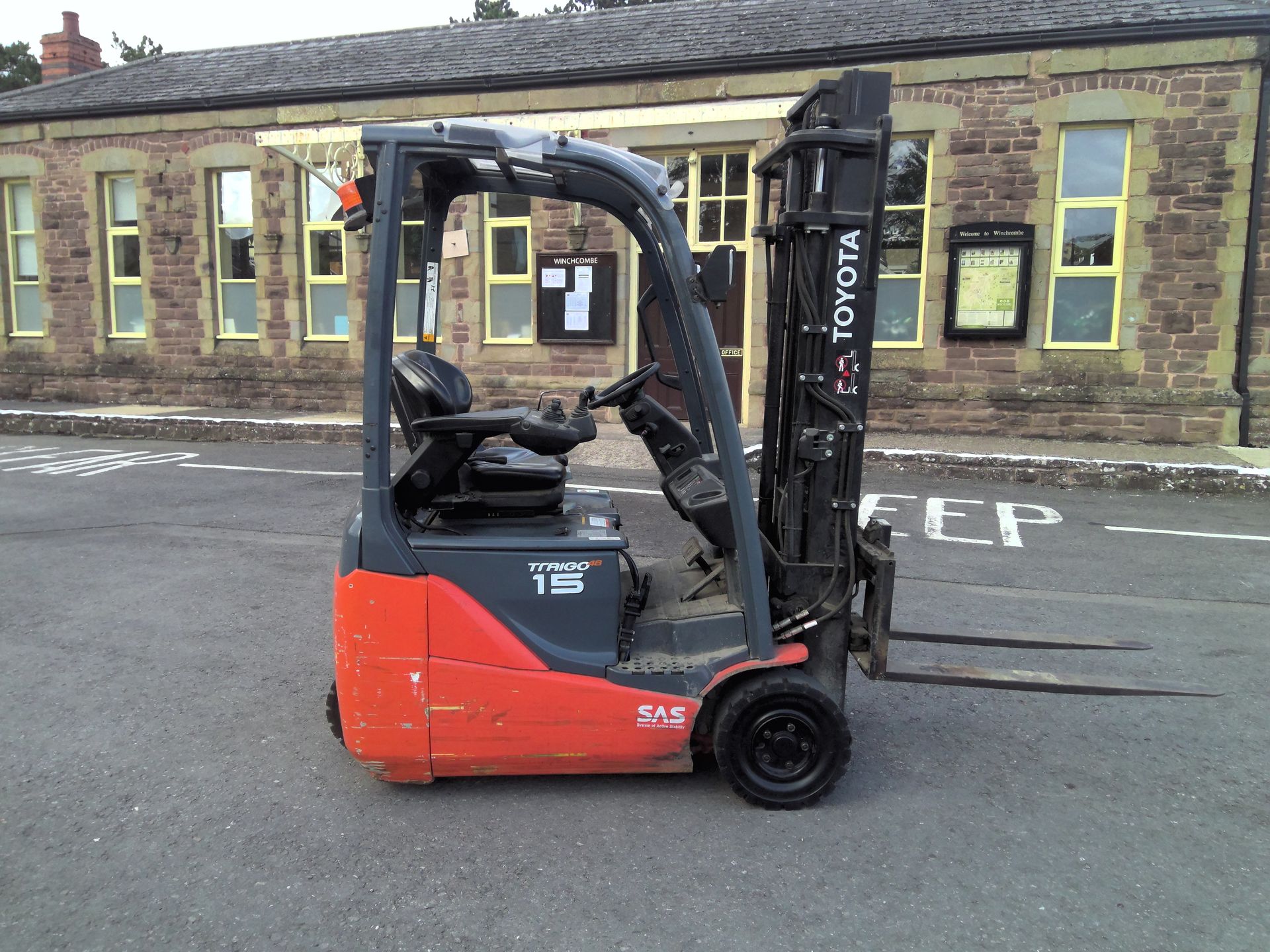 Toyota 8FBE15T 3 Wheel Electric Forklift