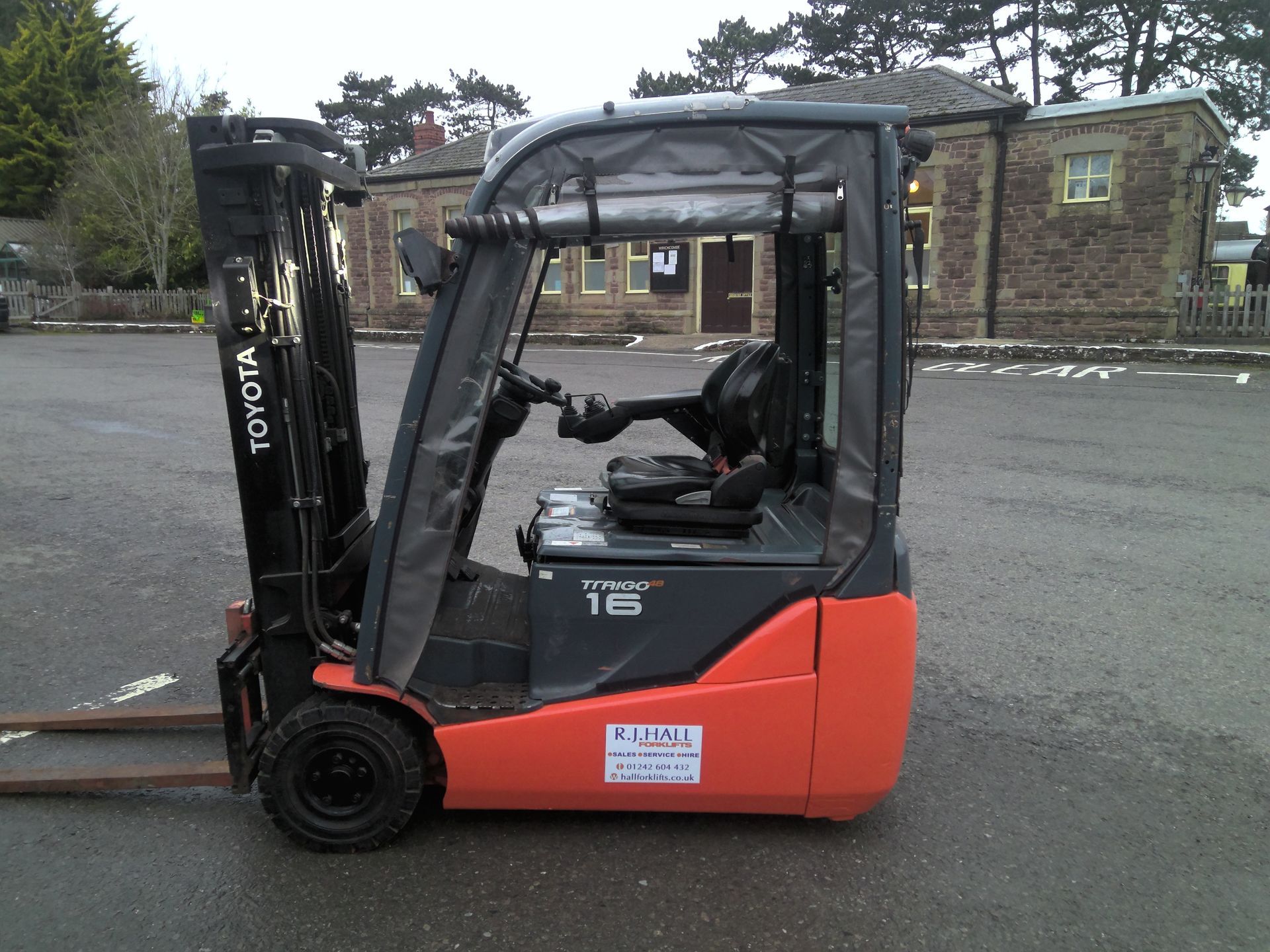 Toyota 8fbe16 3 wheel electric forklift