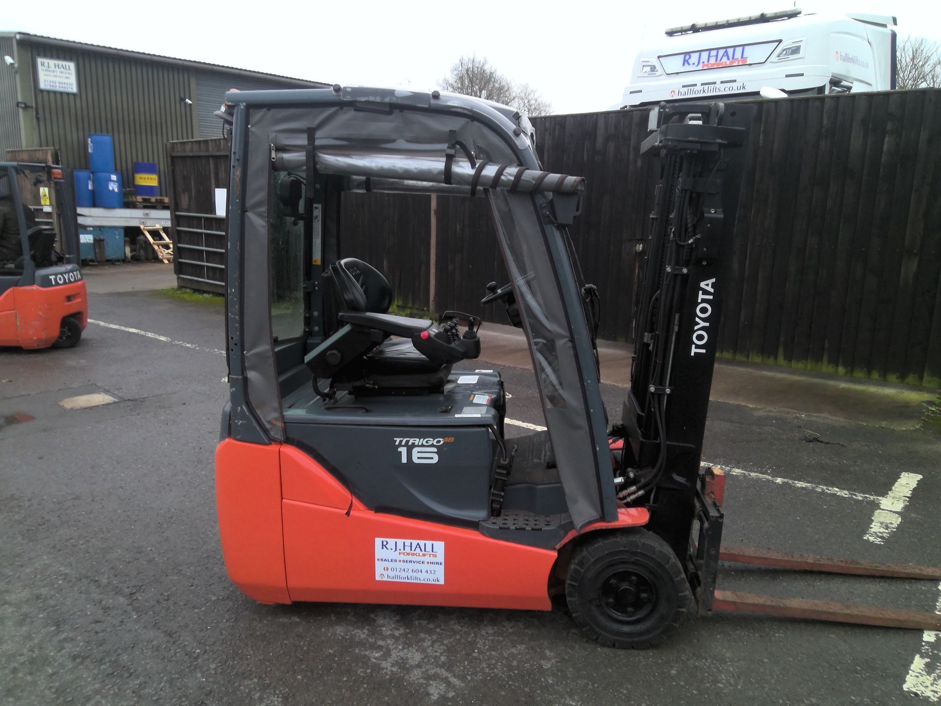 Toyota 8fbe16 3 wheel electric forklift