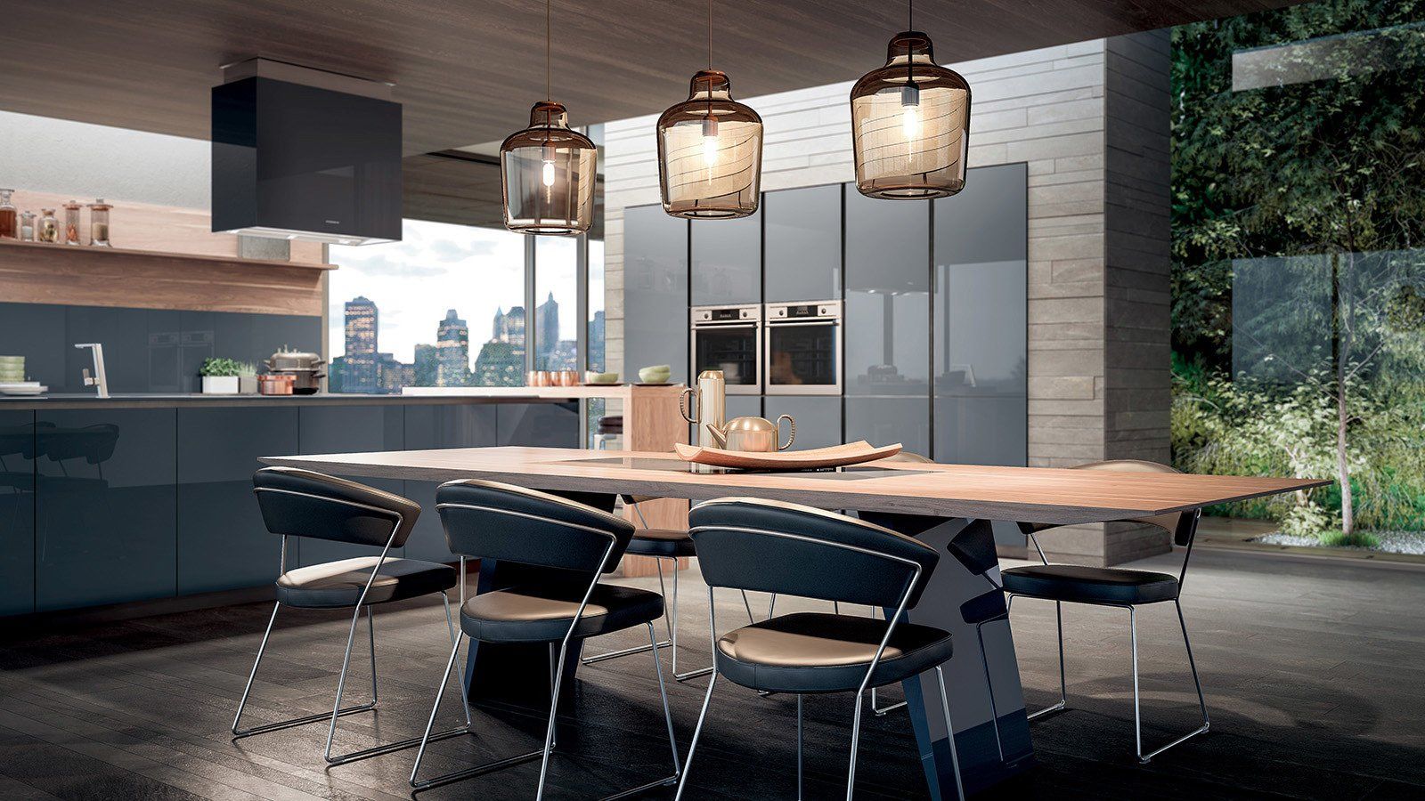 Una cucina con un grande tavolo e sedie