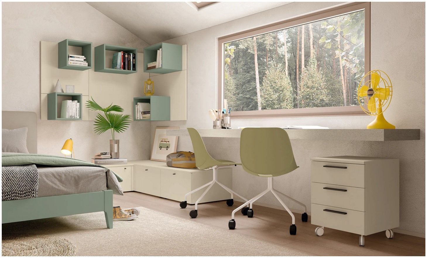 Una camera da letto con un letto, una scrivania, delle sedie e una finestra.