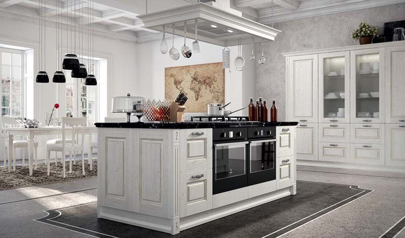 Una cucina con mobili bianchi e una grande isola al centro.