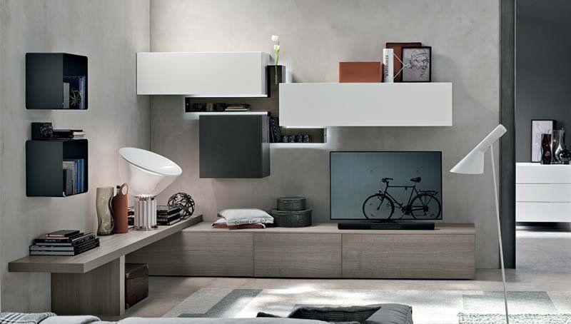 Un soggiorno con una bicicletta in televisione