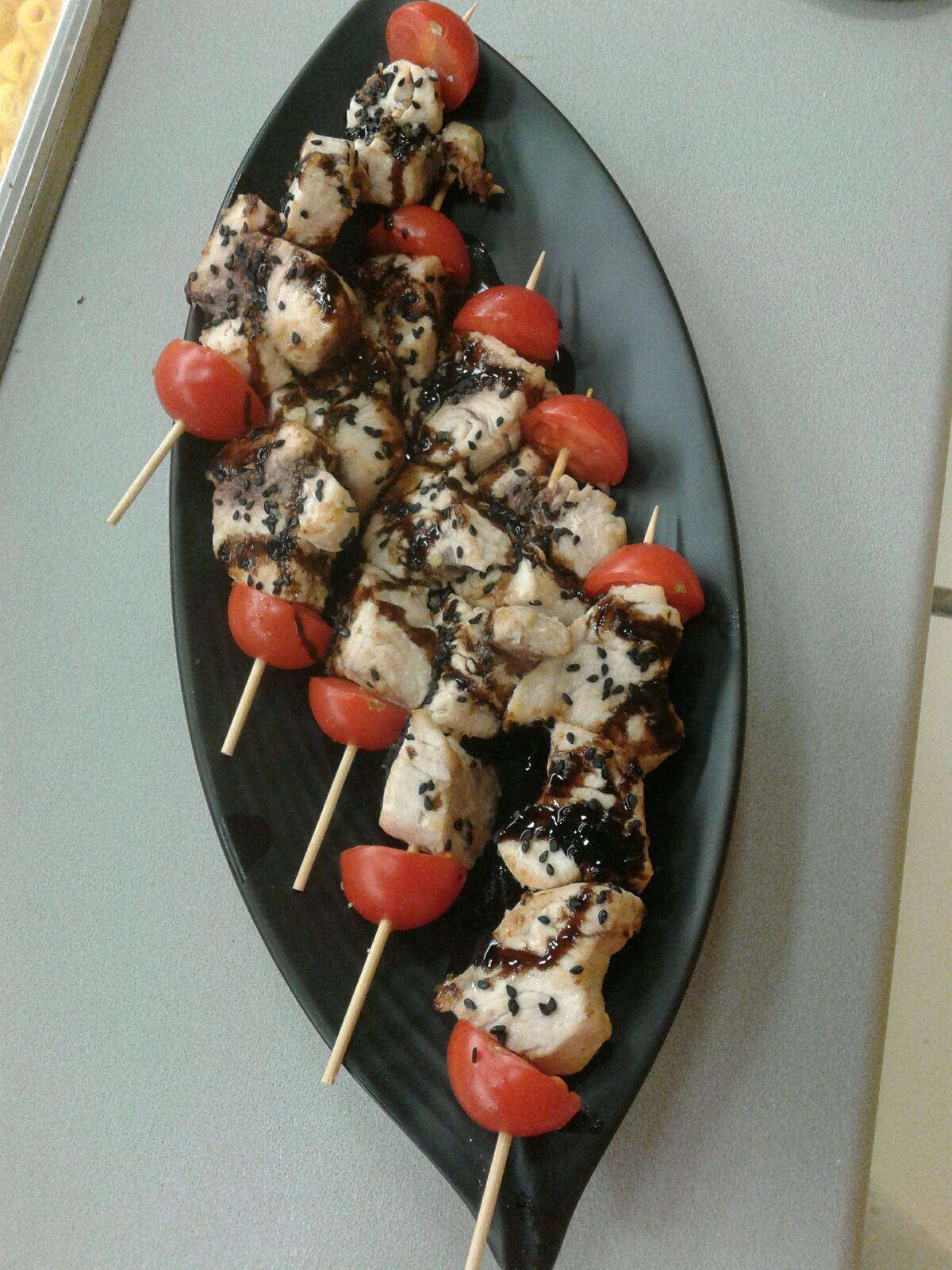 spiedini di carne con pomodorini