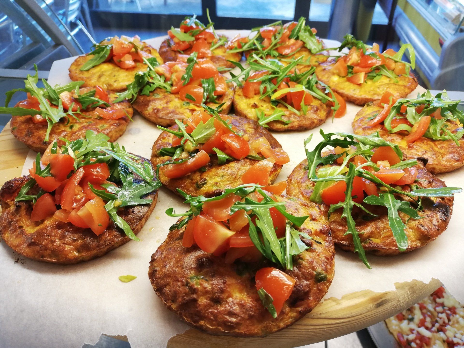 tortini con pomodorini e rughetta