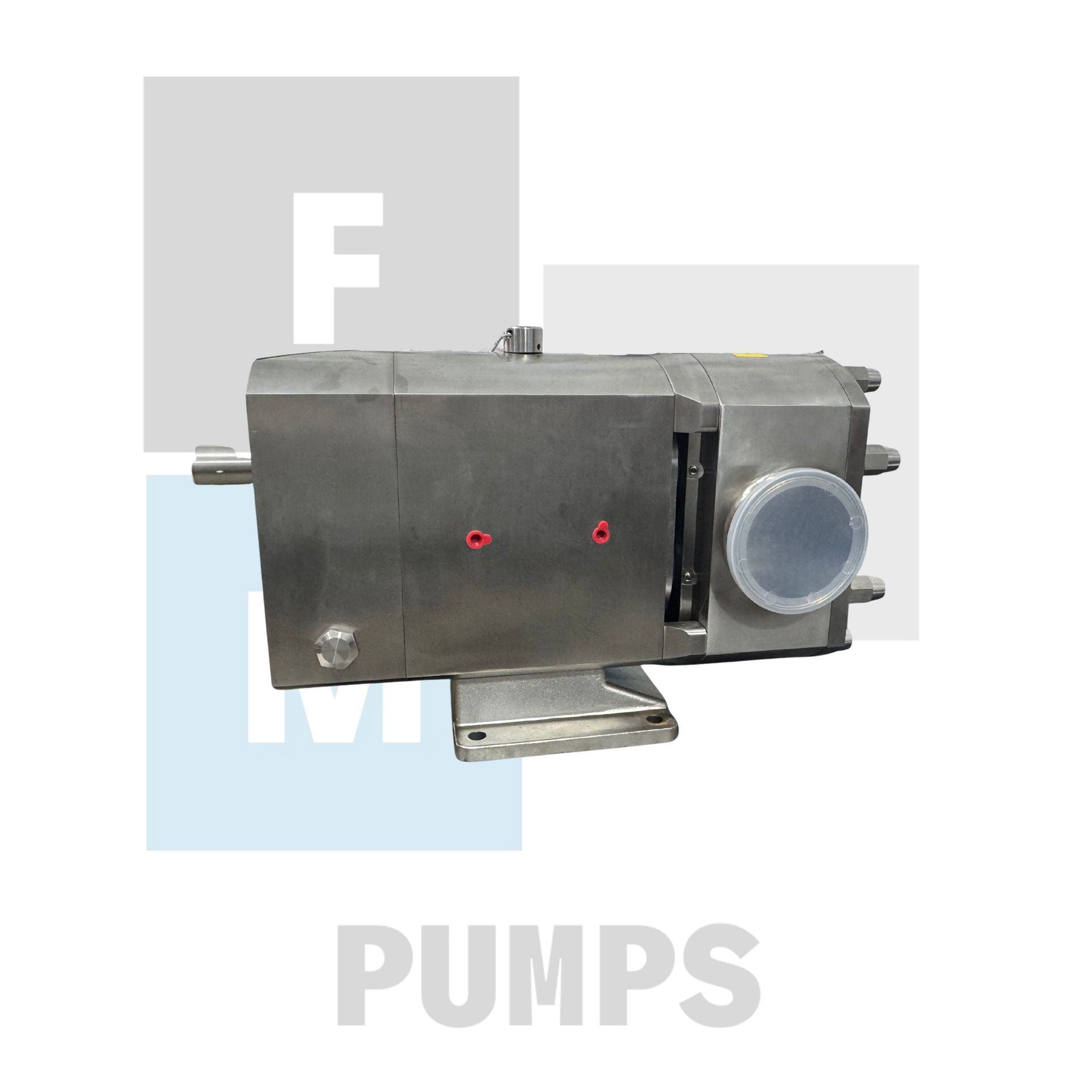 Bomba de acero inoxidable, cuerpo rectangular con puertos de entrada y salida. Montada sobre una base metálica, para uso industrial.