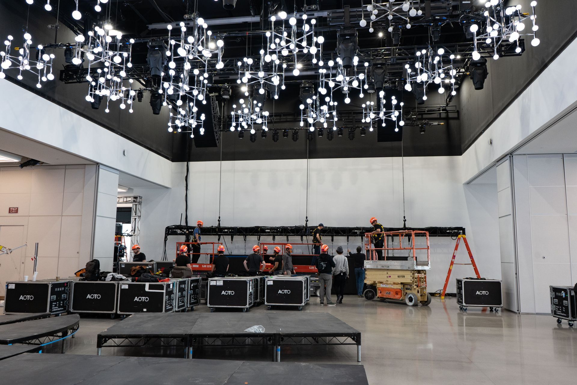 A large room with a lot of lights hanging from the ceiling