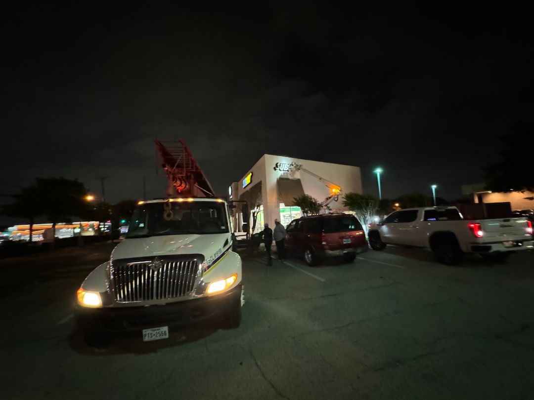 Get a High-Visibility Pole Sign That Brings in Customers