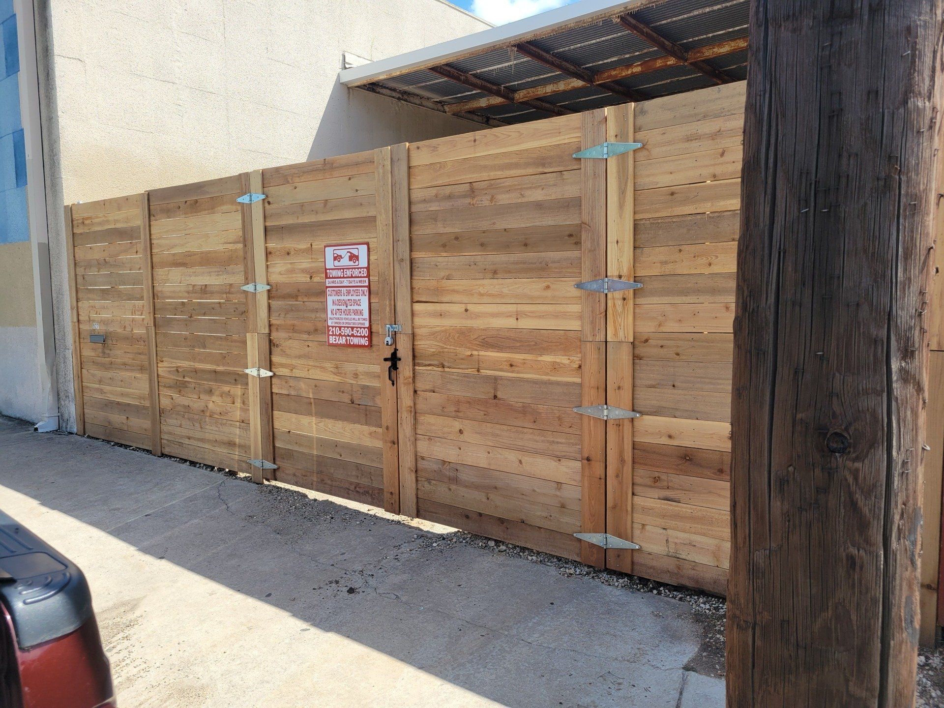 A wooden fence with a sign on it that says `` sheriff ''.