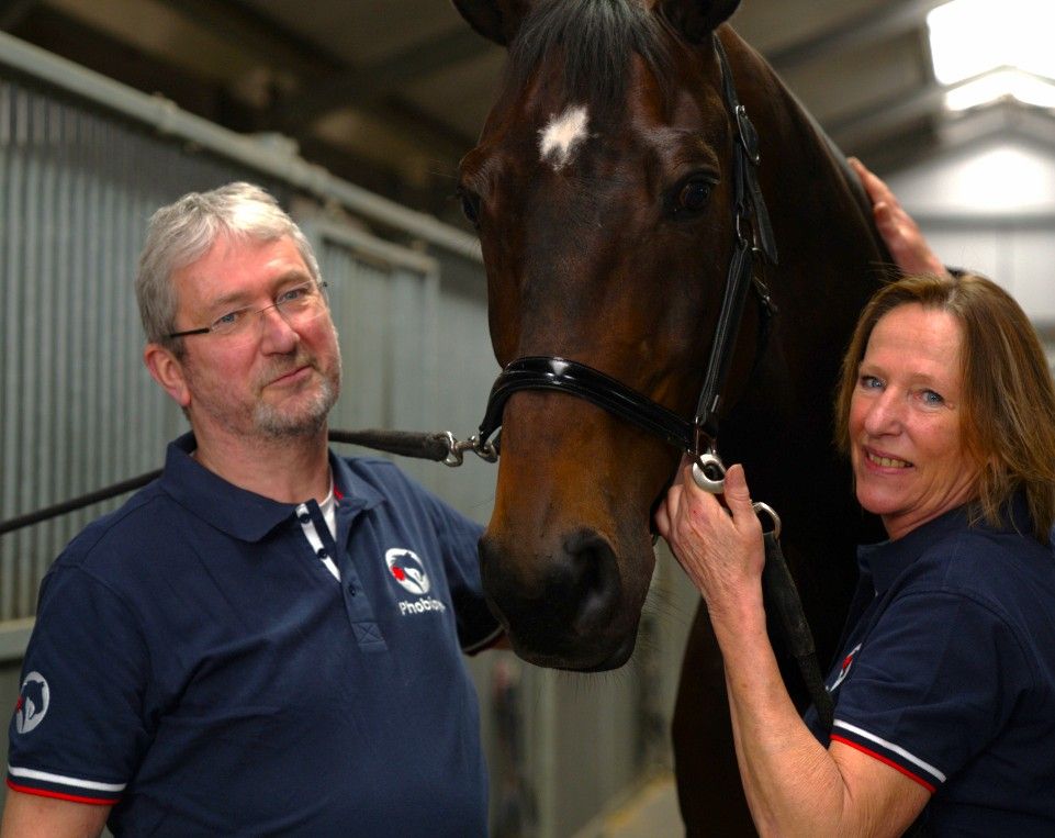 Oprichters van Phobiom bij paard