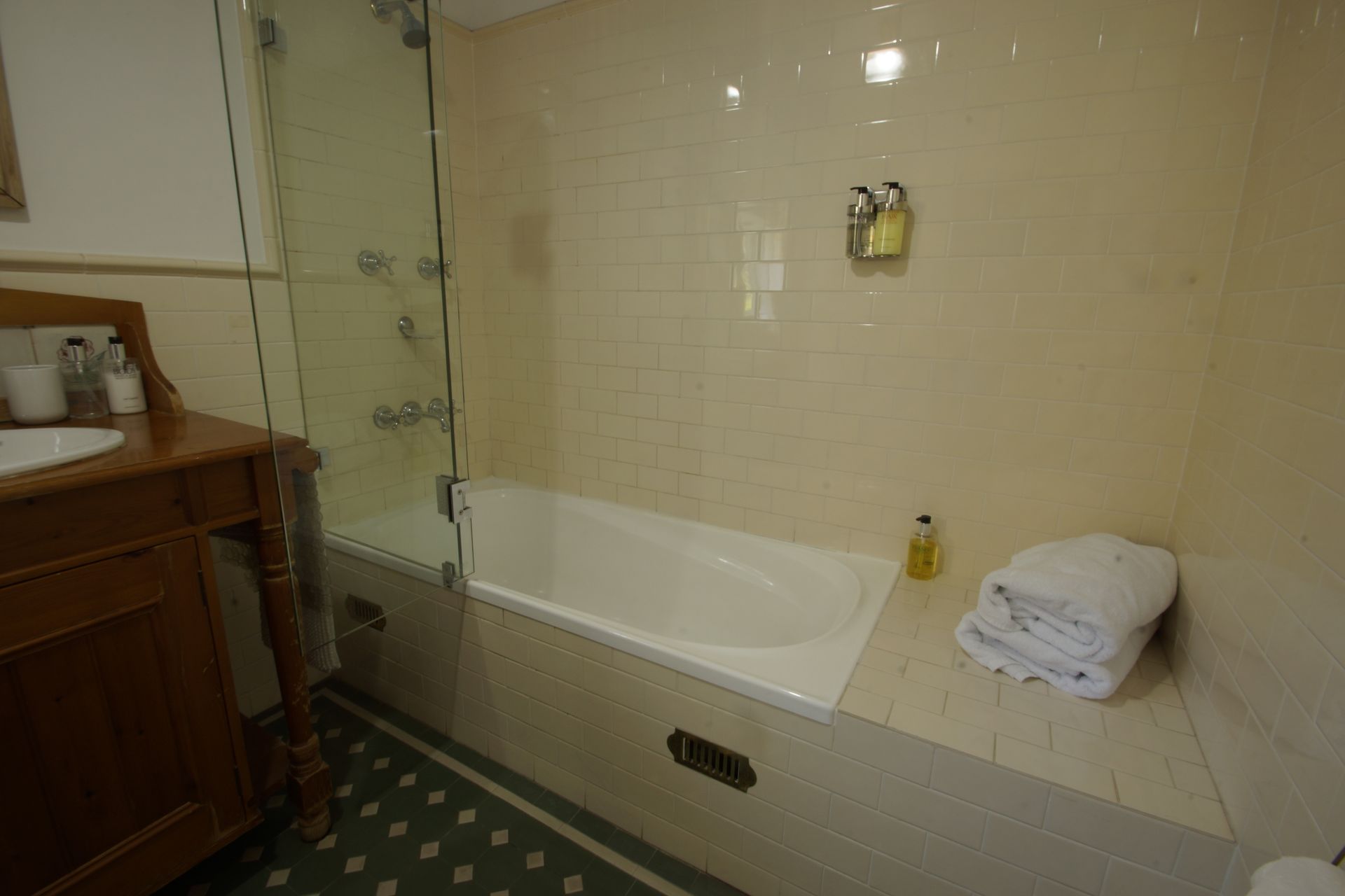 Gable Suite bath and shower.