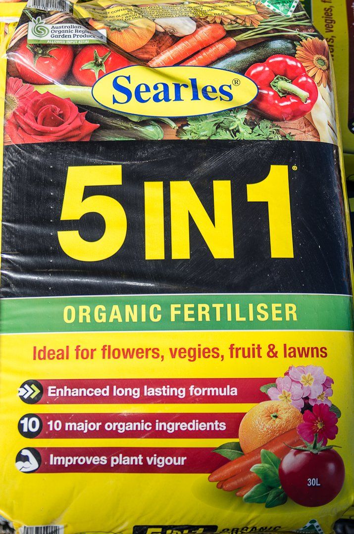 A bag of Searles 5 in 1 organic fertiliser.