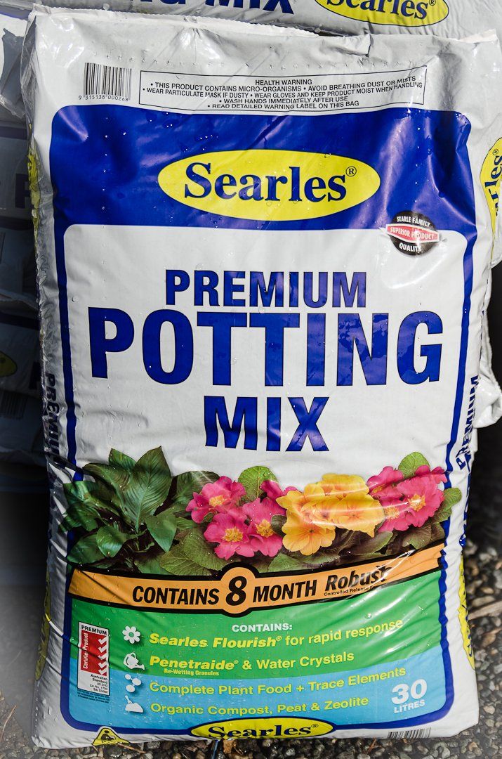 A bag of Searles premium potting mix.