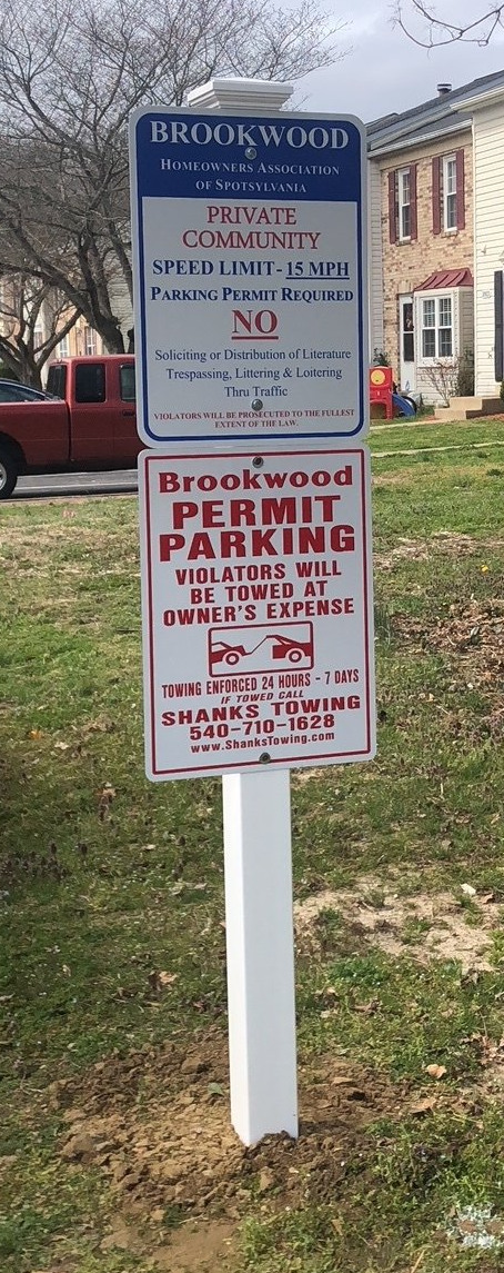 A sign that says permit parking on it