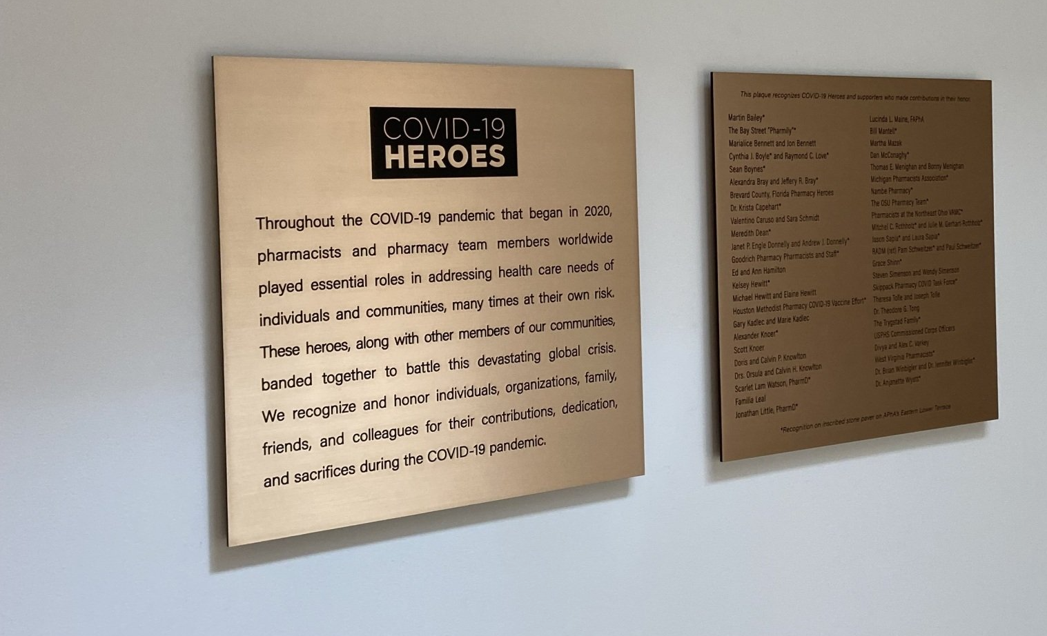 A plaque on a wall that says covid 19 heroes