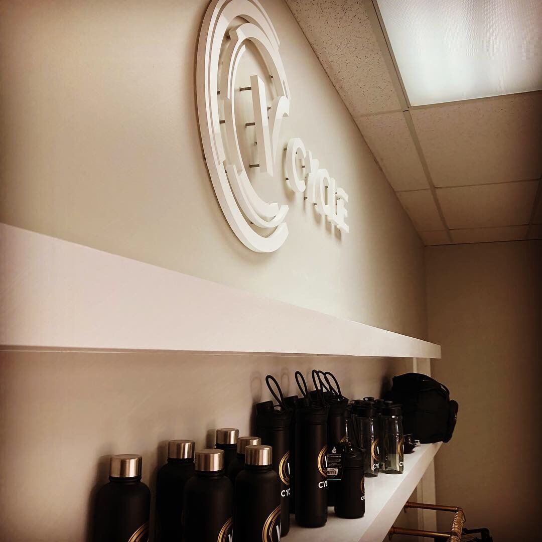 A shelf with bottles and a sign that says club