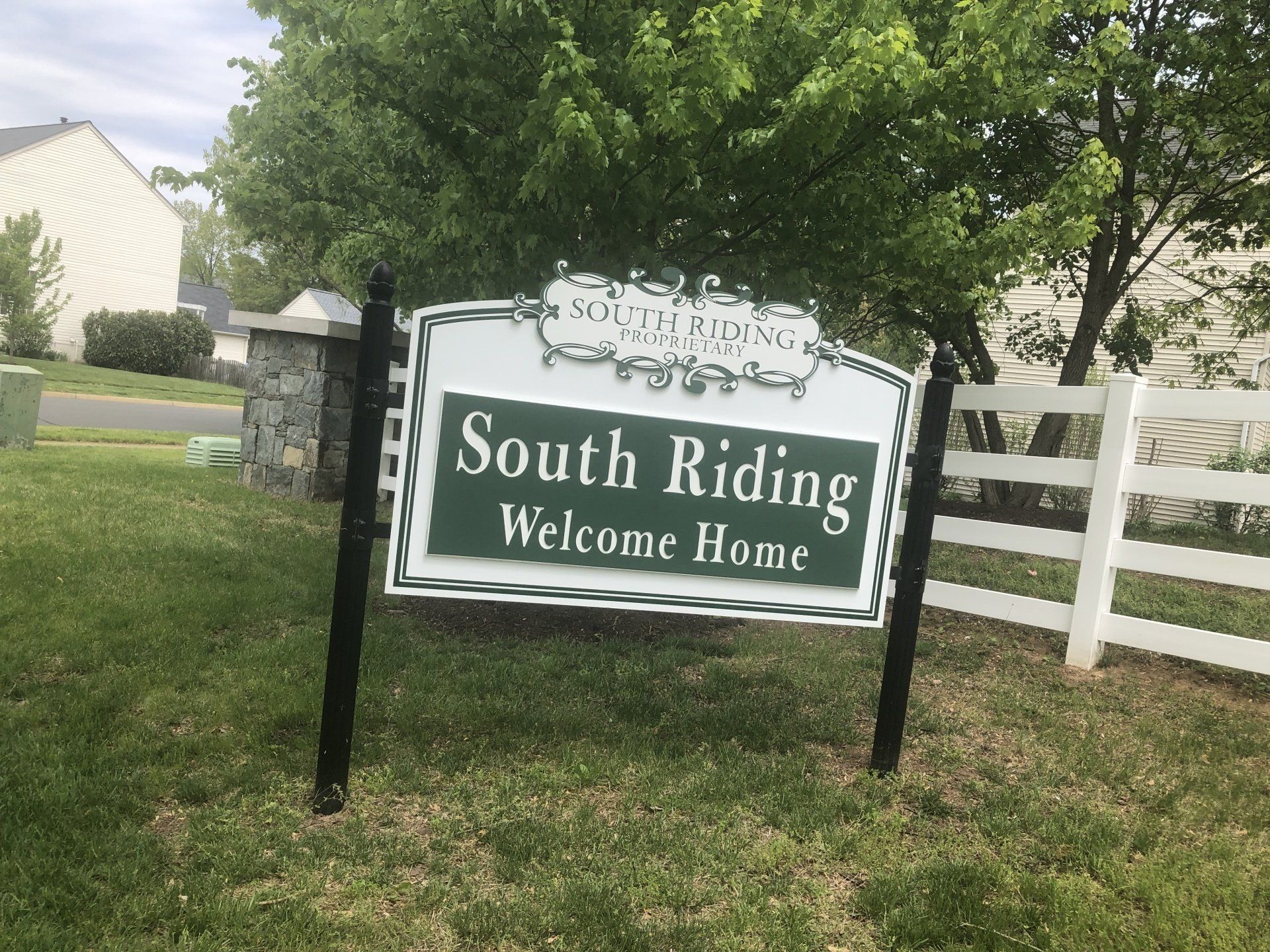 A sign that says south riding welcome home on it