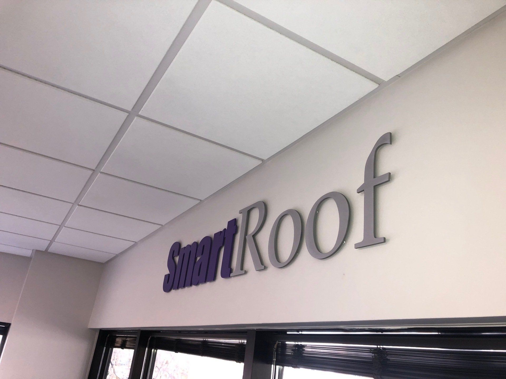 A sign on a wall that says smart roof