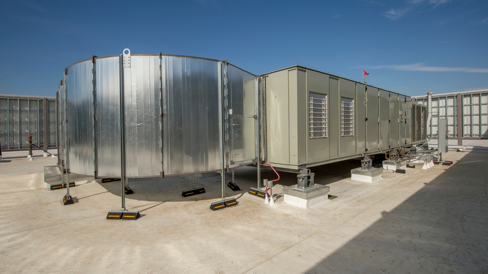 A large metal structure is sitting on top of a building.