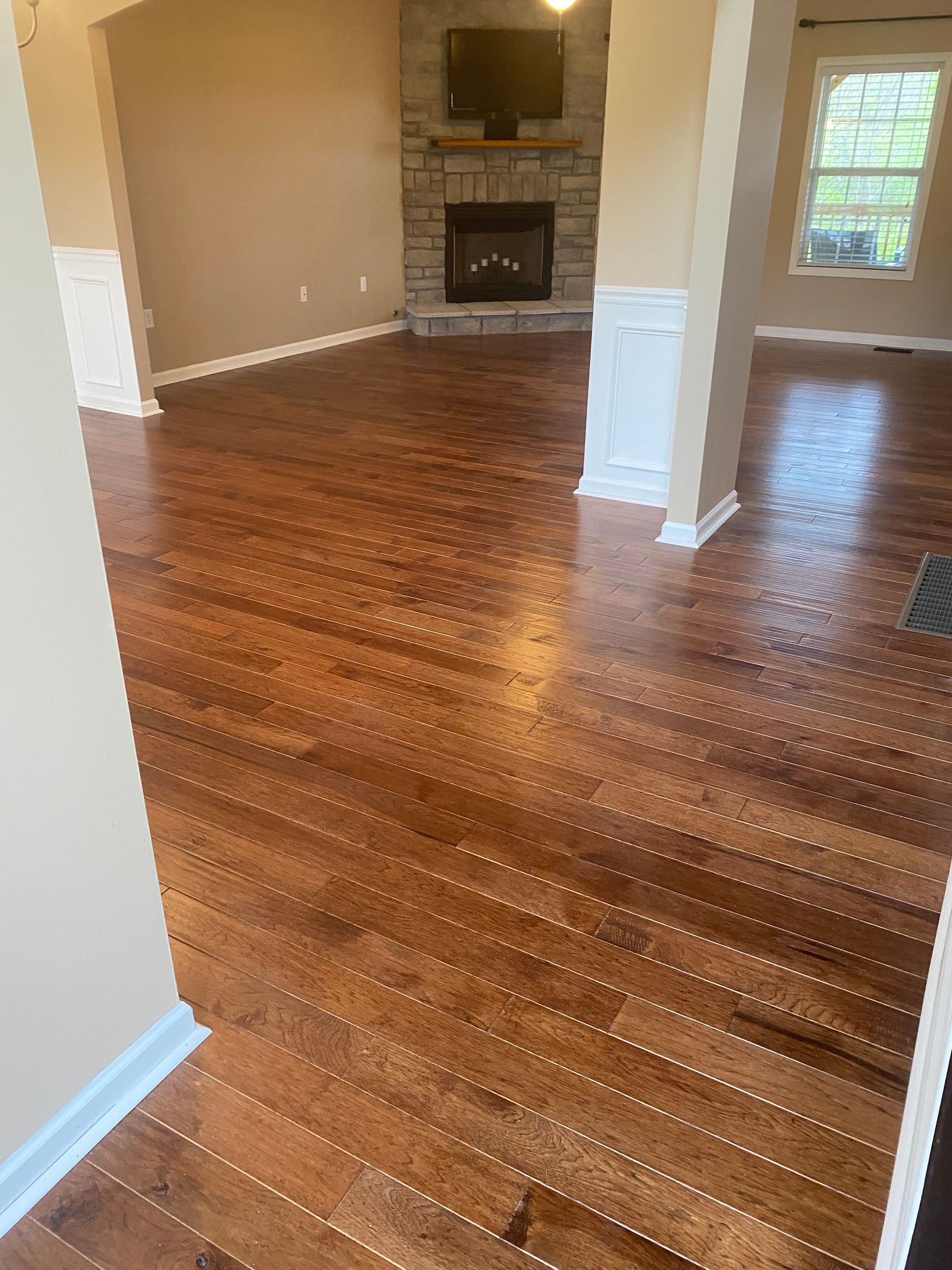 A Living Room With Hardwood Floor And A Fireplace | Lexington, KY | Hometown