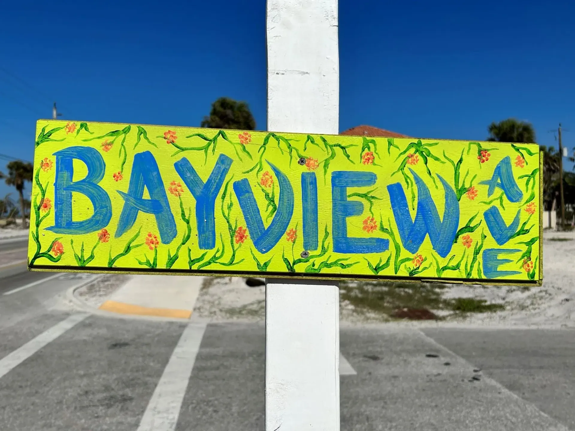 A yellow sign that says bayview on it
