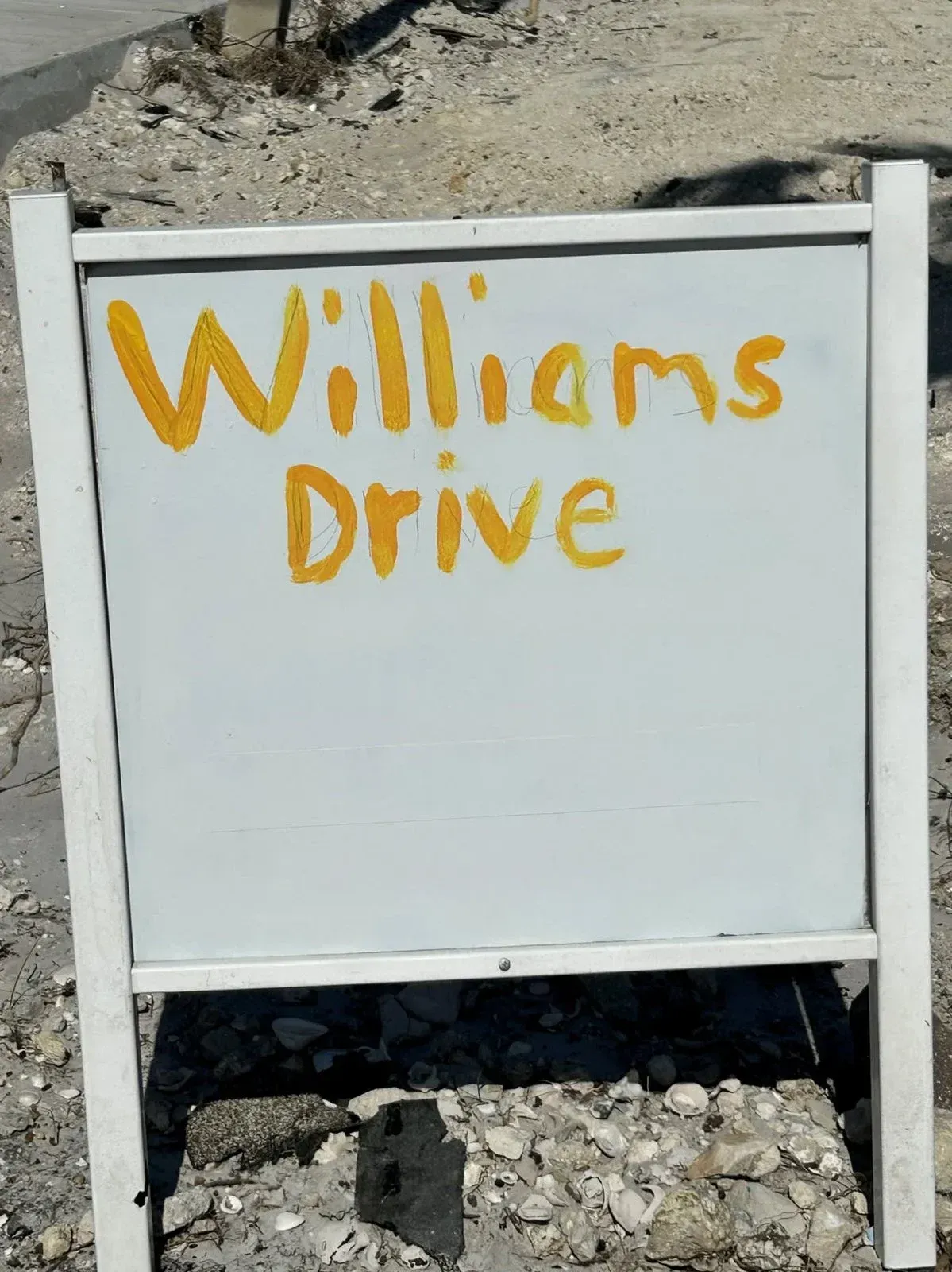A white sign that says williams drive on it