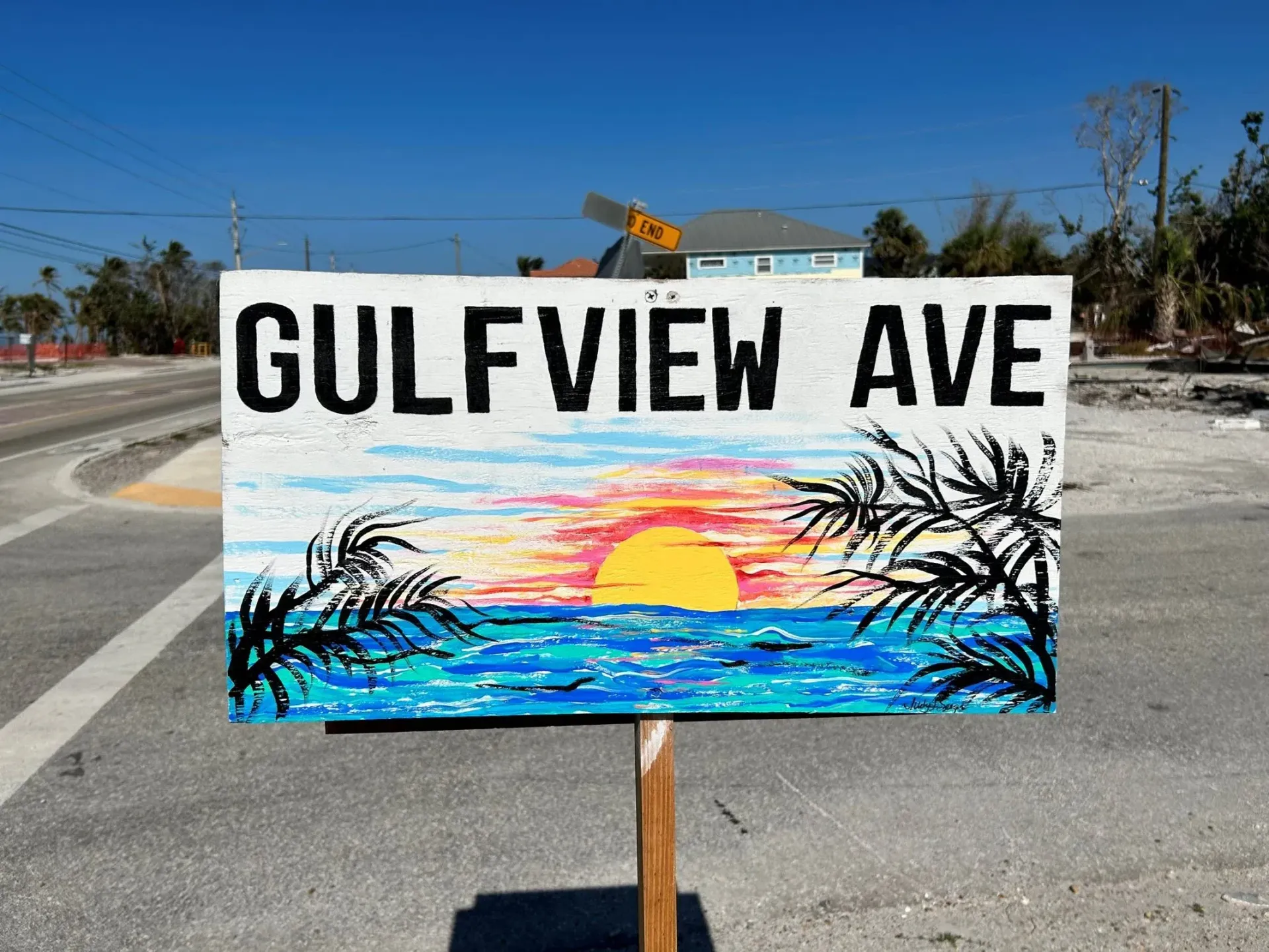 A sign that says gulfview ave on it