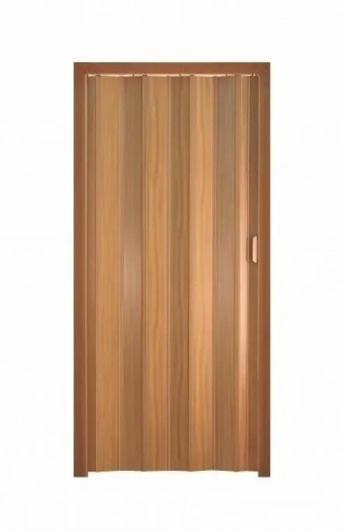 Porta pieghevole in legno, chiusa, con maniglia di colore chiaro su sfondo bianco.