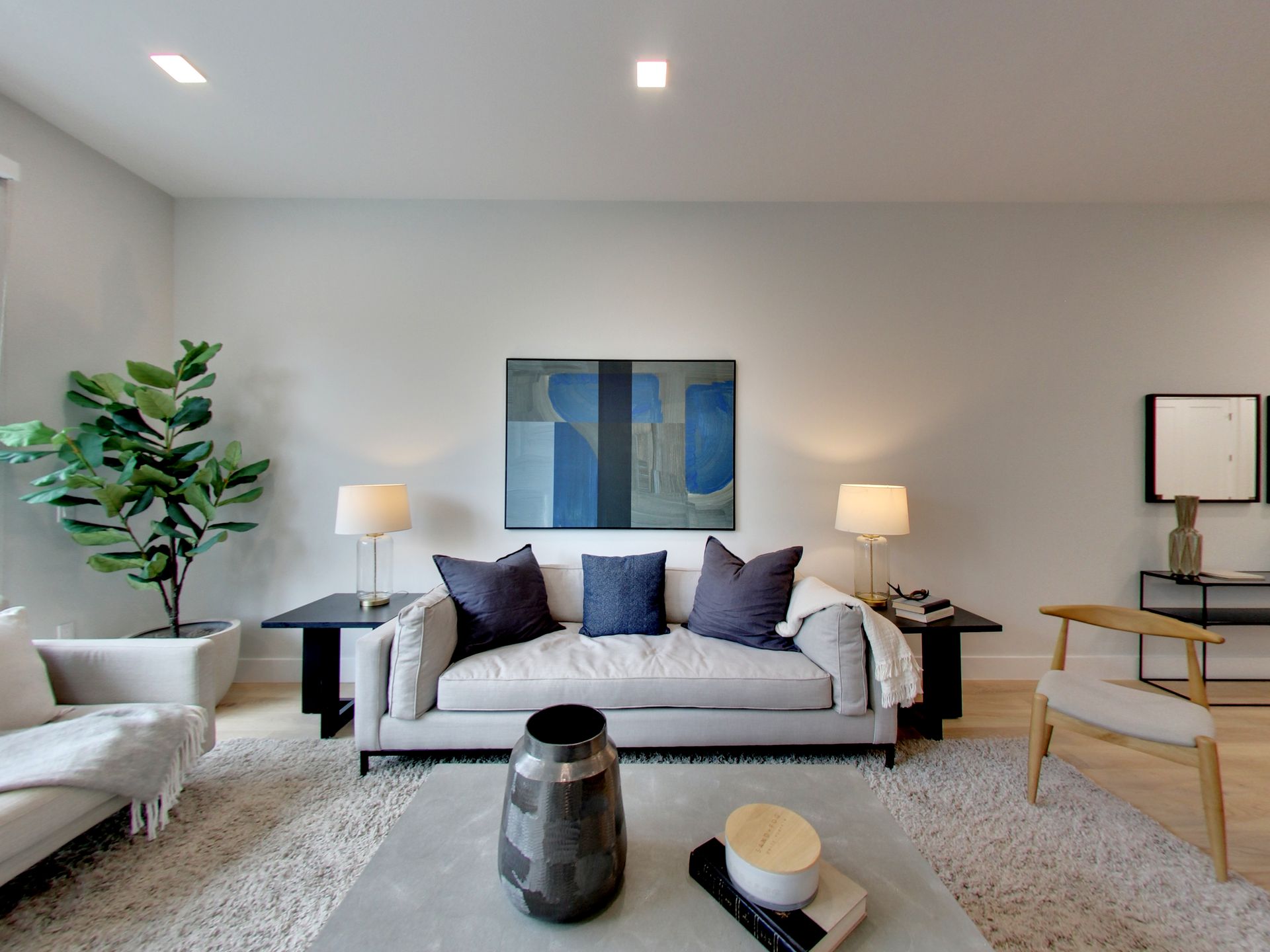 Englander Residences - Living room with sofa