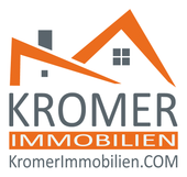 Kromer Immobilien-Logo mit orangefarbener Dachlinie und grauer Schrift, Website KromerImmobilien.com
