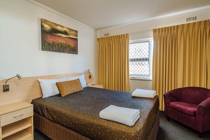 standard hotel room bed