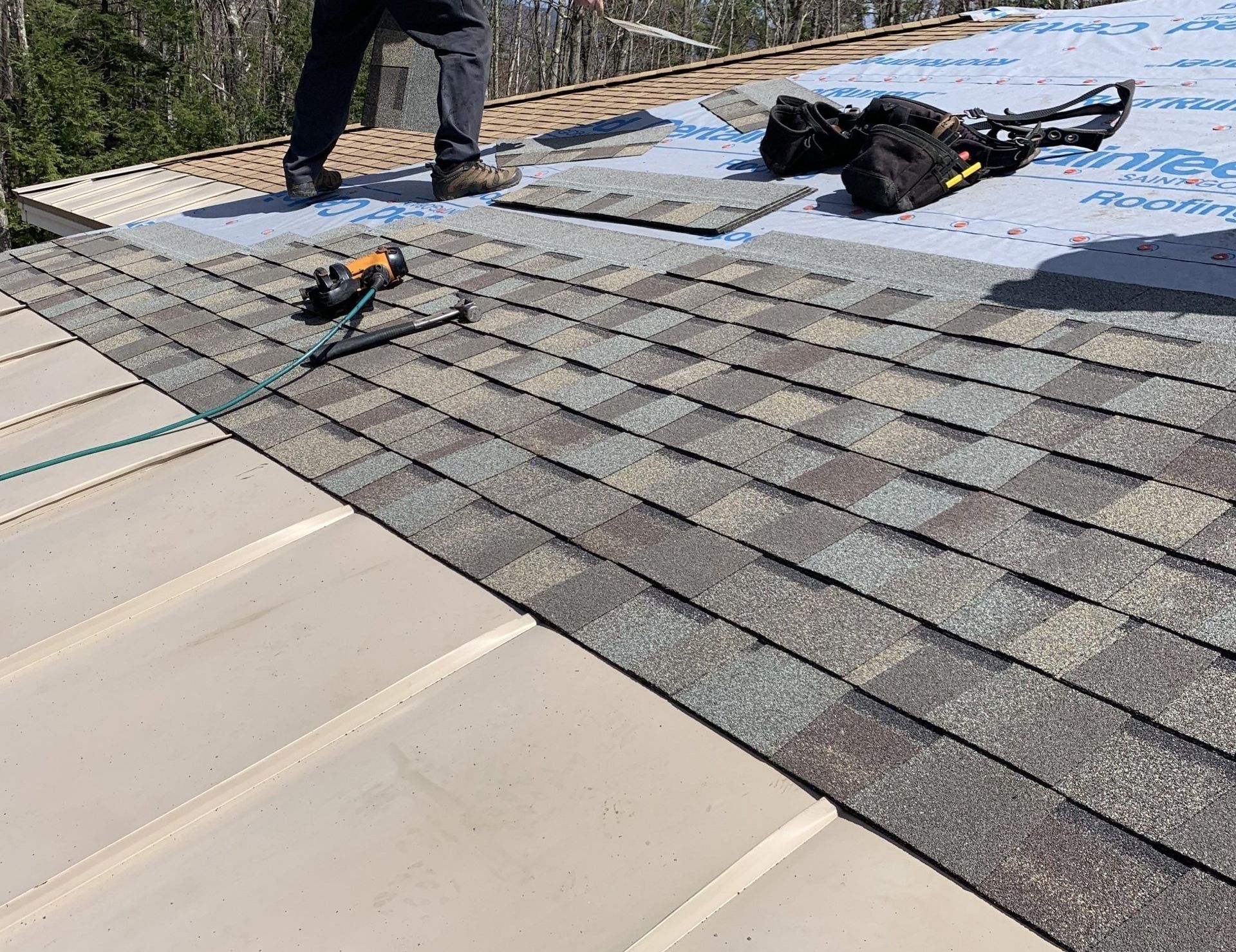 Rodd Roofing installs an asphalt shingle roof in Vermont