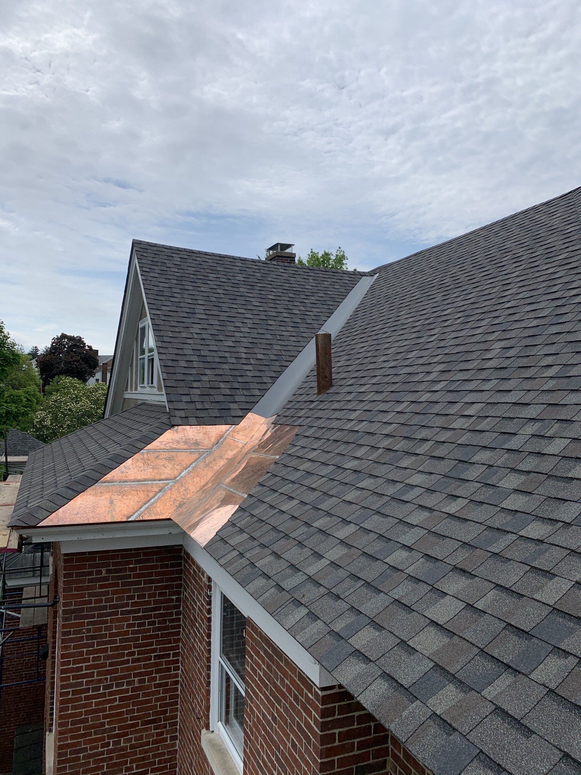 Asphalt shingles roof in Vermont