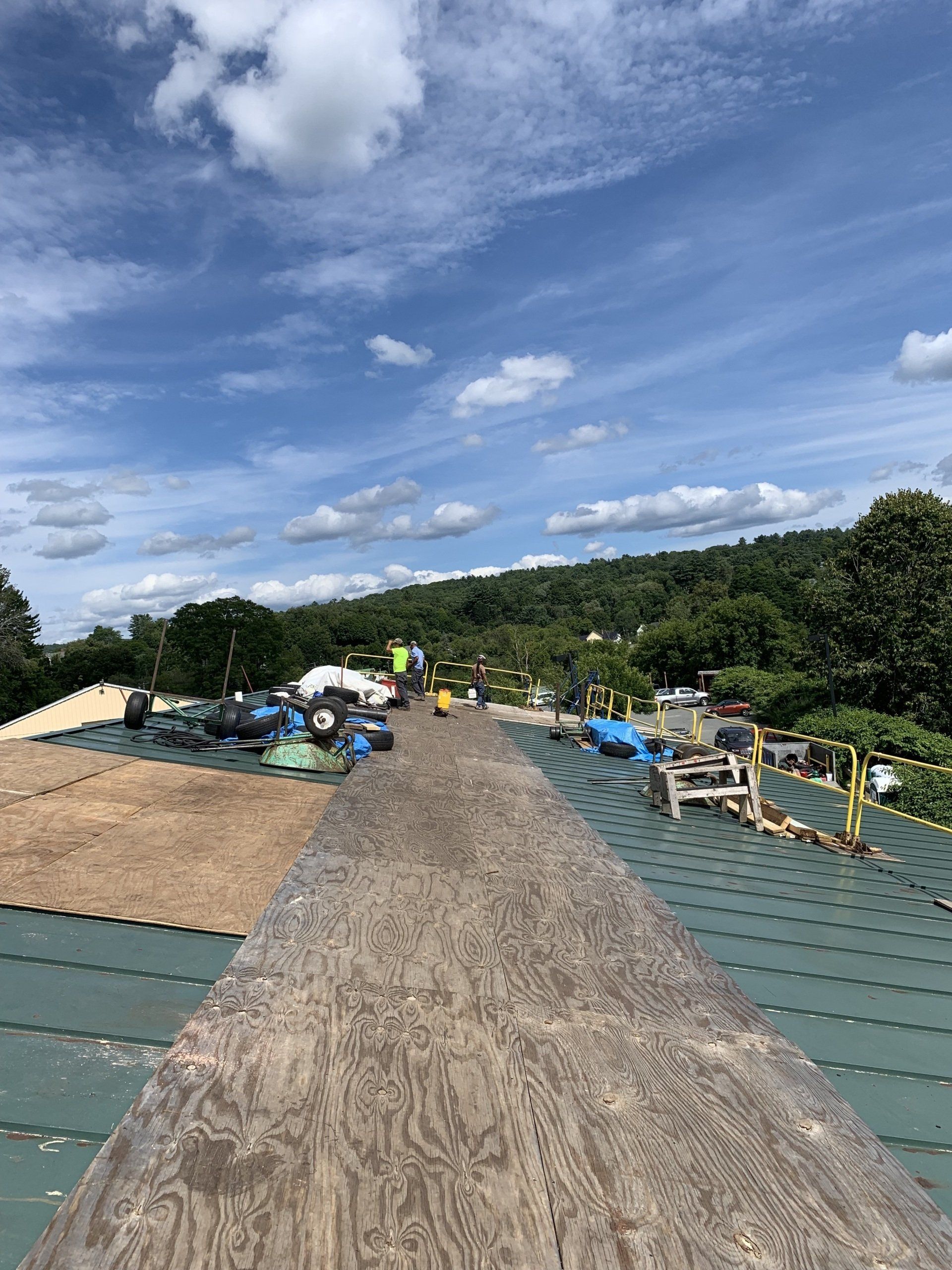 Rodd Roofing installing a single-ply roof on a commercial building in New Hampshire