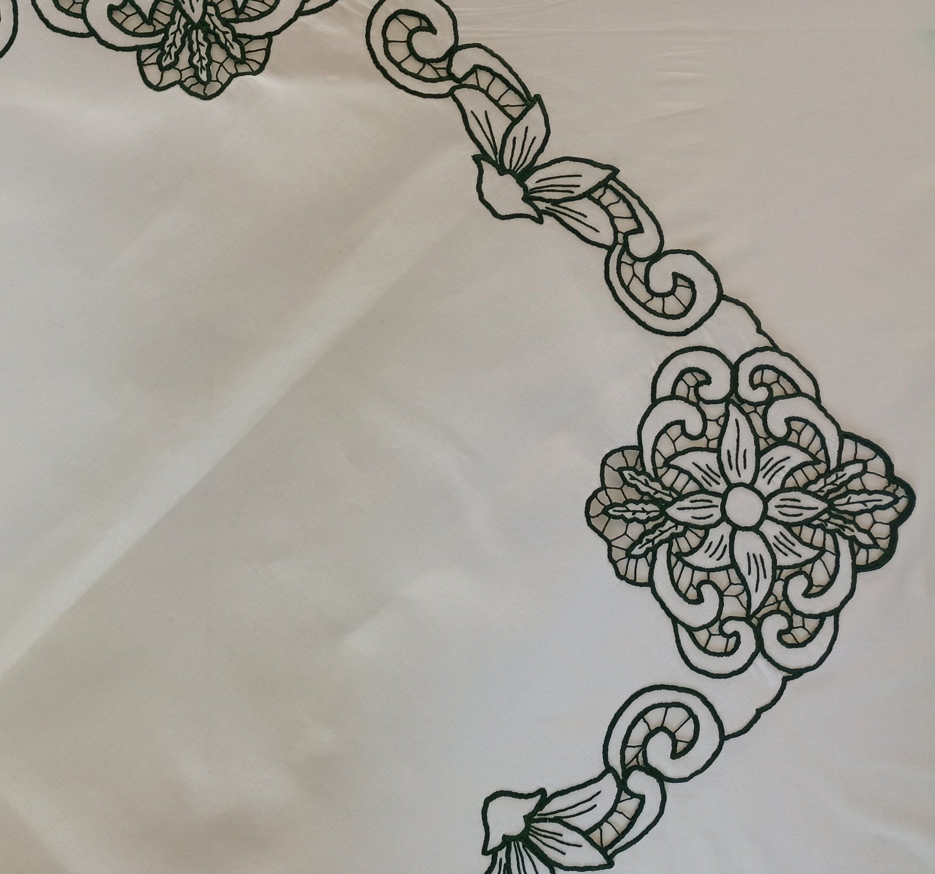 ručne vyšívané obrusy