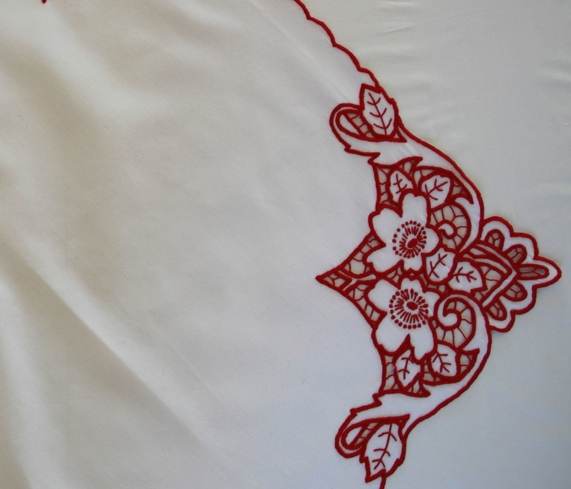 rucne vysivane obrusy