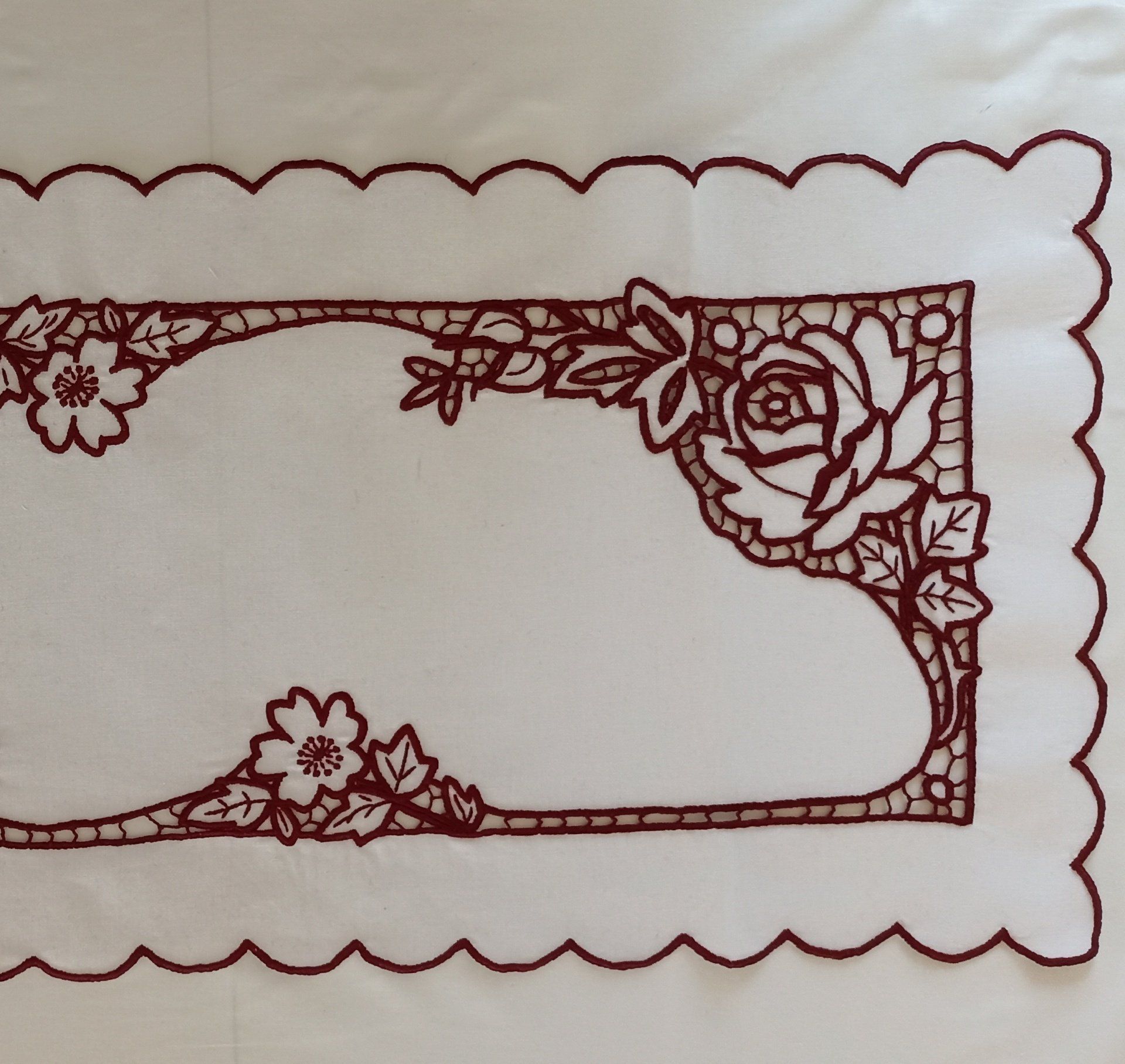 ručne vyšívané obrusy