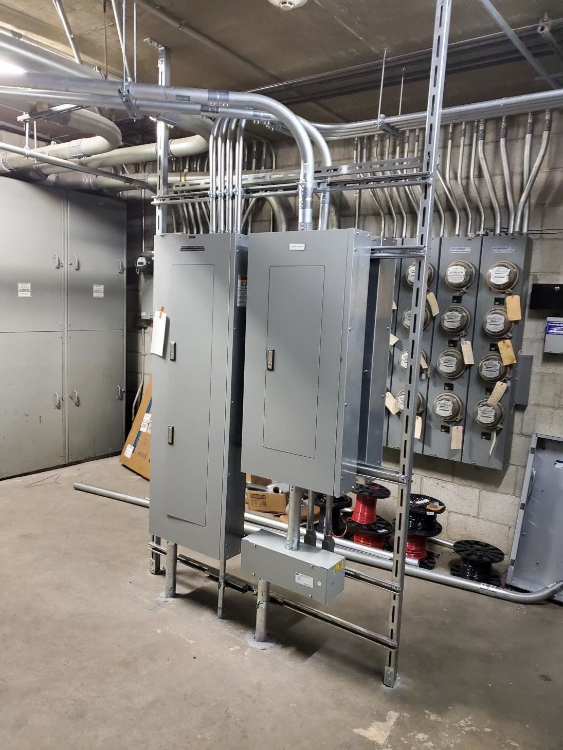 A room filled with lots of electrical equipment and boxes.