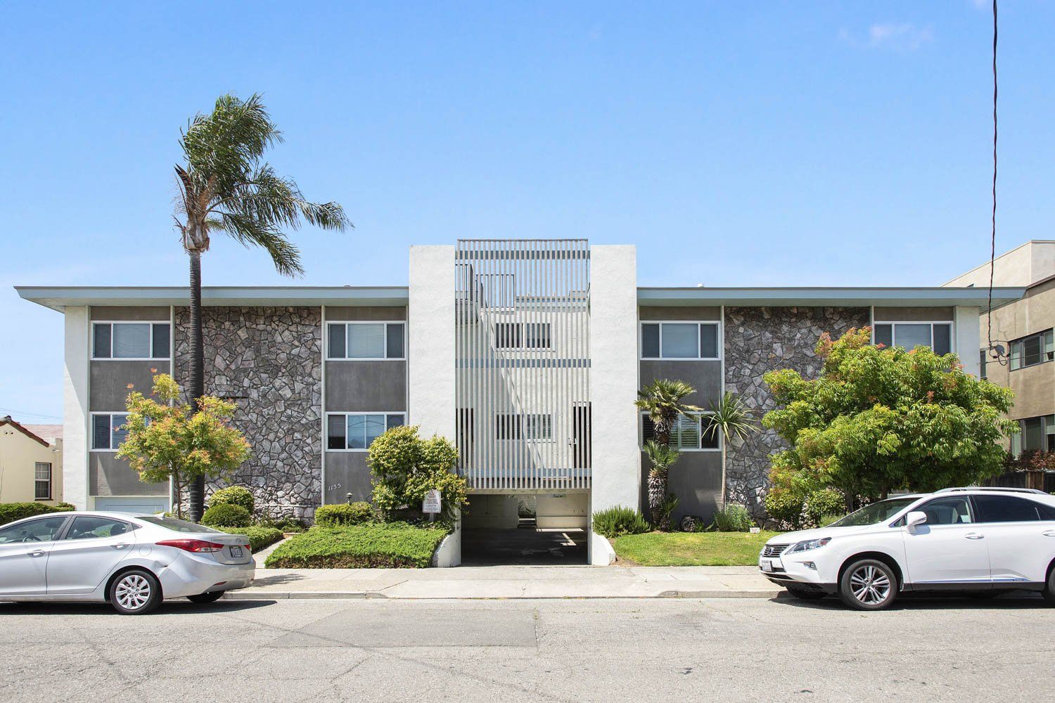 BRIGHTON AVE APARTMENTS