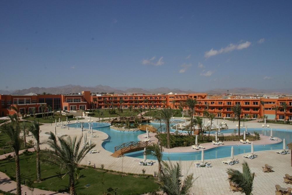 Amwaj Oyoun Resort 