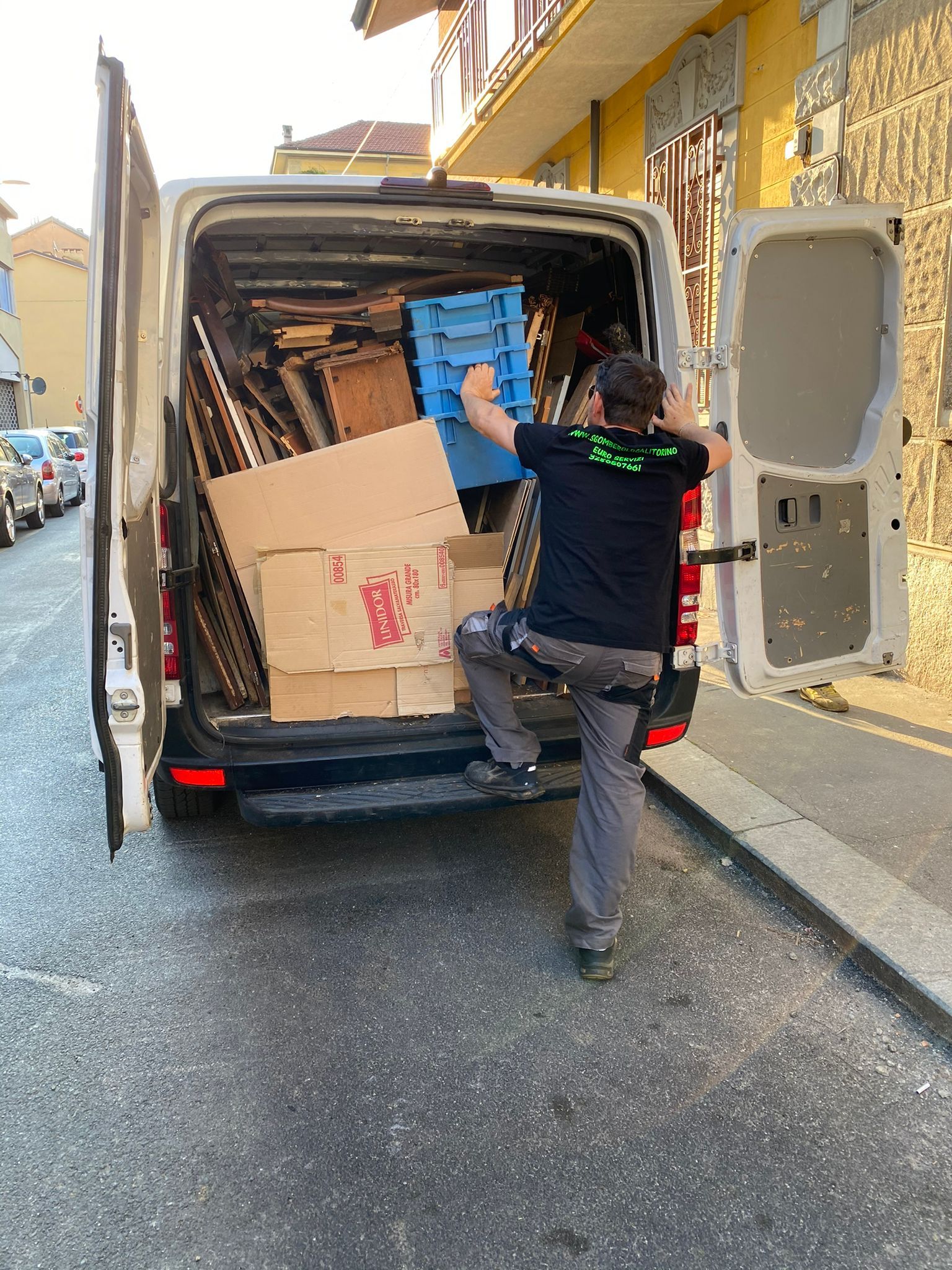 rifiuti ingombranti pronti per il ritiro