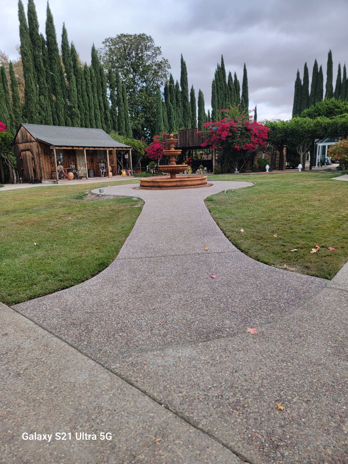 There is a fountain in the middle of the park