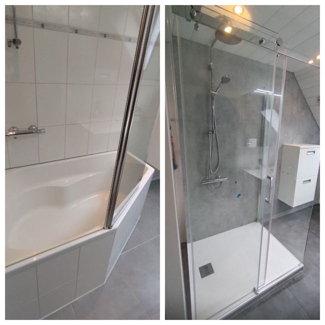 Een badkamer met een ligbad en een douchecabine