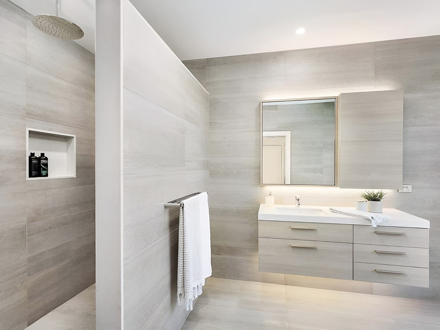 Modern Bathroom With Neutral-Coloured Tile